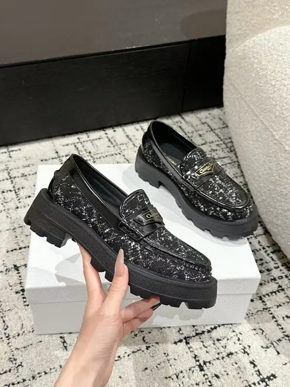 👟👟Ex-factory price 680👟👟 Dior 25/spring and summer new ultra-light loafers, new large soles and thick soles, the layout strives to create fashionable classic items, new products created at the first major show of Paris Fashion Week, the inspiration is cleverly combined with the perfect shoe shape by the D chief designer. Matched with brand buckles, it is more fashionable! Original version, perfect and exquisite workmanship!  ✔️Upper: imported open-edge beaded cowhide ✔️Inner lining: water-dyed cowhide ✔️Sole: IP foam outsole ✔️Size: #35-41 (40 41 customized items are not returnable)